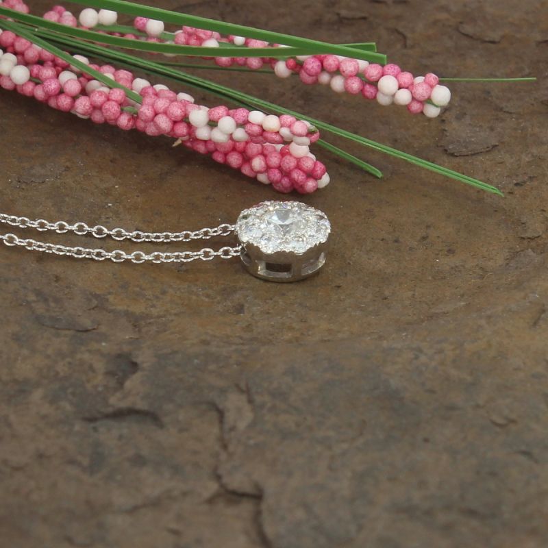 Wert 1560 € Brillant Anhänger Kette (0,40 carat) in 750er 18 K Weißgold L. 42 und 45 cm - H88