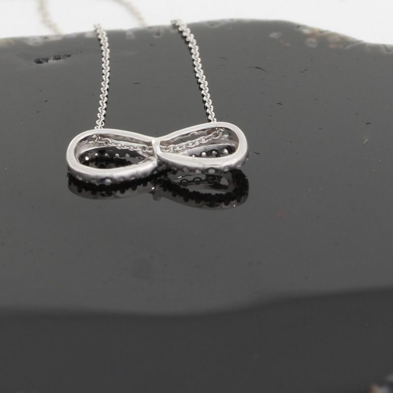 Wert 1250 € Brillant Anhänger (0,15 carat) mit Kette in 750er 18 K Weißgold L.42,0 + 45,0 cm - H1021