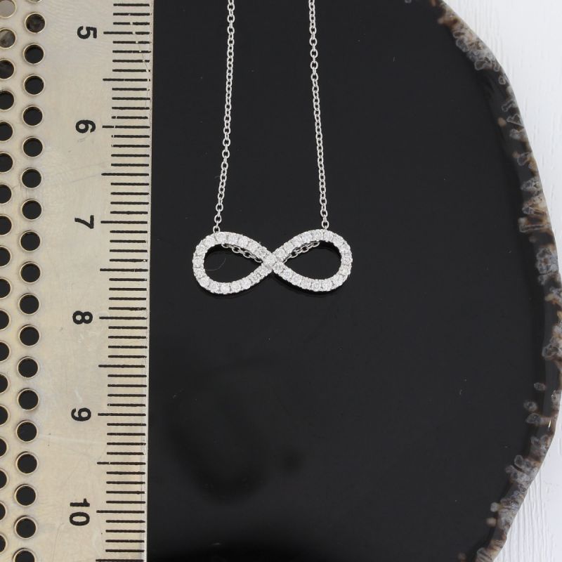 Wert 1250 € Brillant Anhänger (0,15 carat) mit Kette in 750er 18 K Weißgold L.42,0 + 45,0 cm - H1021