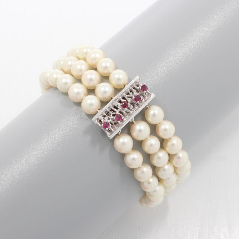 Wert 1280 € 3-reihiges Perl Armband mit Rubin Schließe in 585er 14 K Weißgold - 79527