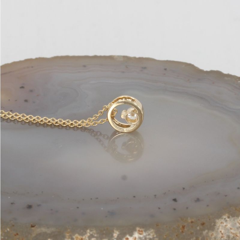 Wert 750 € Solitär Brillant Anhänger mit Kette (0,06 carat) in 585er 14 K Gelbgold - H1213