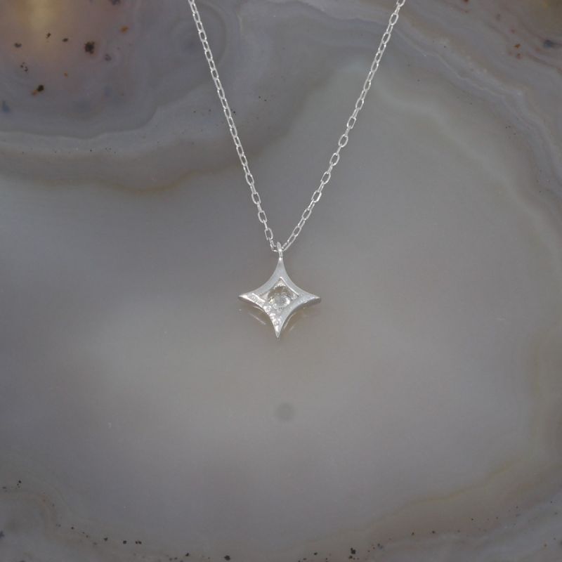 Sale! Wert 1710 € Solitär Brillant Collier Stern (0,18 carat) in 750er 18 K Weißgold - H1253