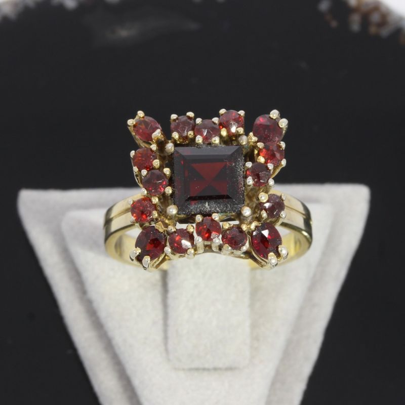 Wert 1150 € Granat Ring in 585er 14 K Gelbgold - 87309