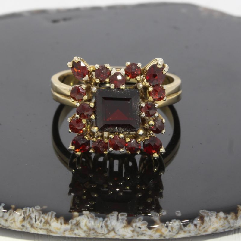 Wert 1150 € Granat Ring in 585er 14 K Gelbgold - 87309