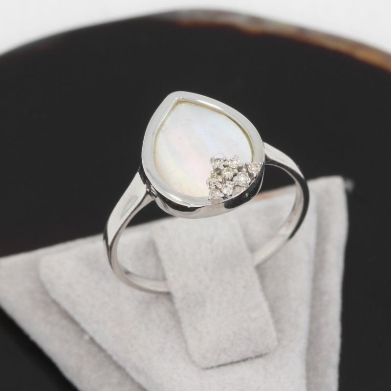 Wert 750 € Brillant Perlmutt Ring in 750er 18 K Weißgold - 88085