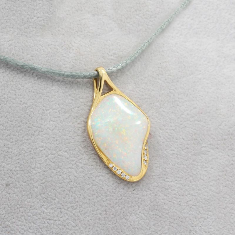 Wert 3050 € Brillant Opal Anhänger ohne Kette 750er/18 Karat Gelb Gold Länge 2,9 cm – 88099