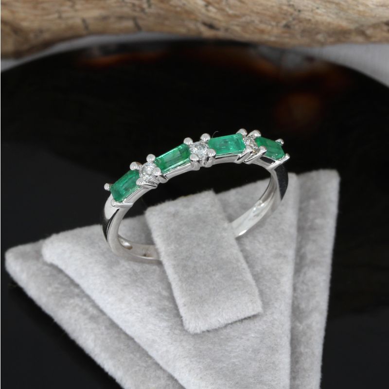 Wert 1150 € Brillant Smaragd Ring in 585er 14 K Weißgold - H491