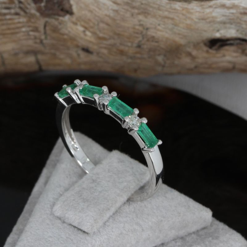 Wert 1150 € Brillant Smaragd Ring in 585er 14 K Weißgold - H491