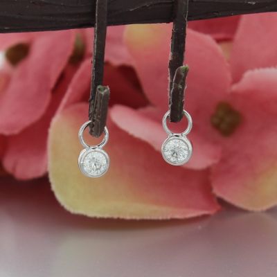 Wert 750 € Solitär Brillant (0,22 carat) Einhänger für Creolen in 585er 14 K Weißgold - H763